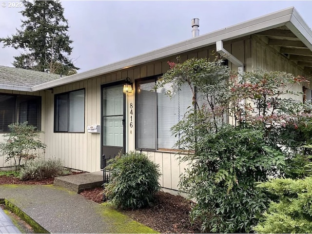 8416 SE Insley St, Portland, OR 97266 - view of doorway to property