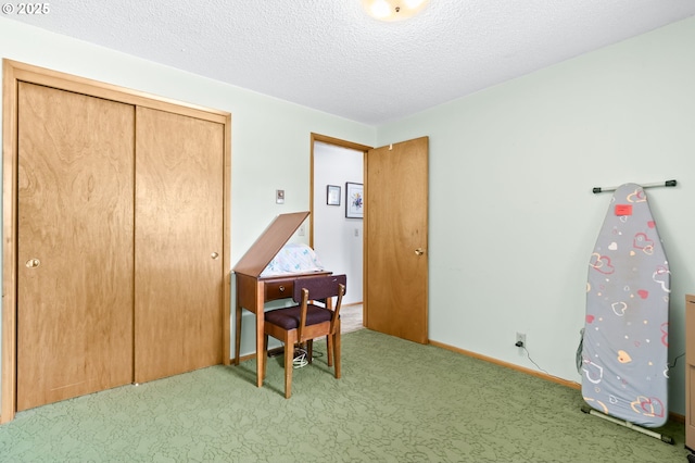 1120 N Lupine Ct, Canby, OR 97013 - bedroom with carpet flooring, a closet, and a textured ceiling