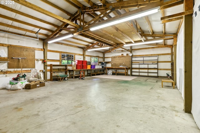 1120 N Lupine Ct, Canby, OR 97013 - garage with a workshop area