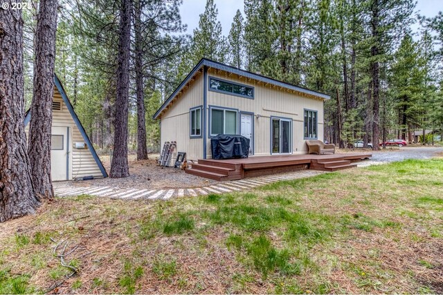 16811 Covina Rd, Bend, OR 97707 - back of house featuring a deck and a lawn