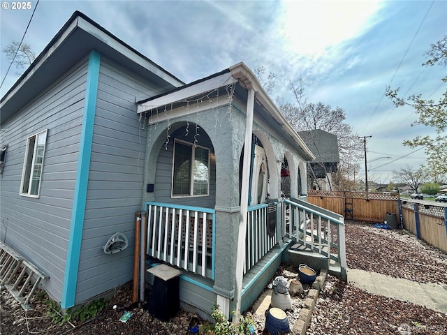 808 N 9th Ave, Walla Walla, WA 99362 - view of home's exterior featuring a porch and fence