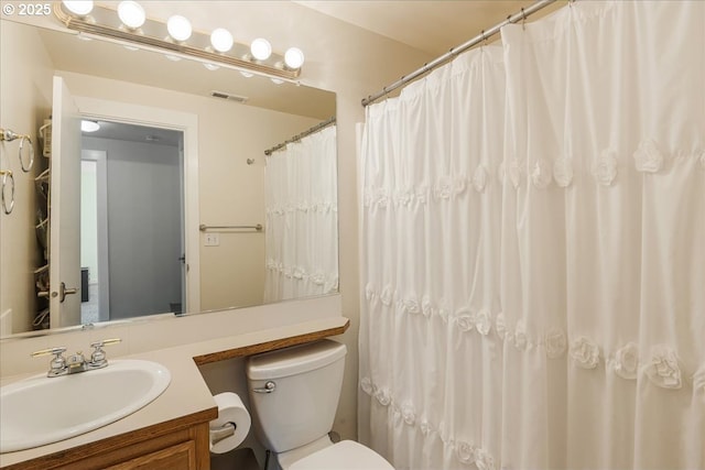 808 SE Beaver Creek Ln, Troutdale, OR 97060 - full bath with vanity, toilet, and curtained shower