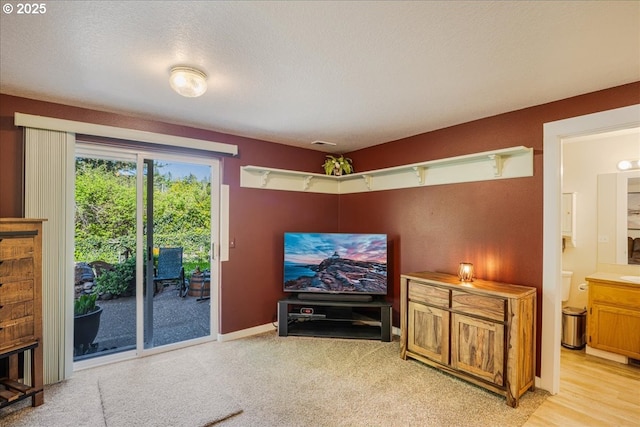 808 SE Beaver Creek Ln, Troutdale, OR 97060 - living area featuring baseboards