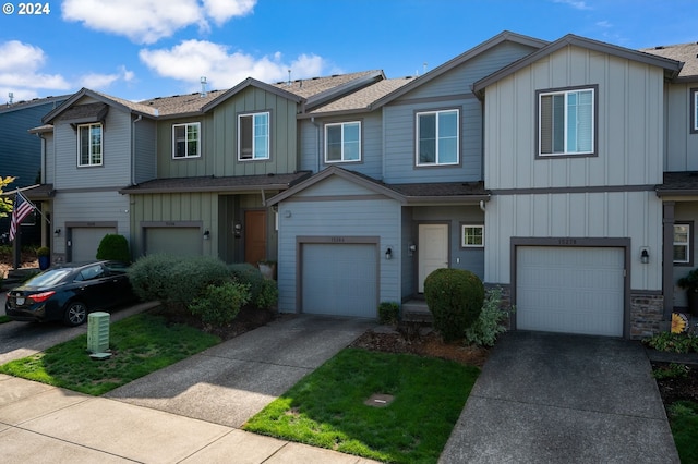 townhome / multi-family property featuring a garage