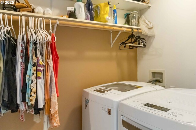 772 Elochoman Valley Rd, Cathlamet, WA 98612 - laundry room featuring washing machine and clothes dryer