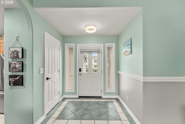 292 Jamie Loop, Roseburg, OR 97471 - tiled foyer entrance with baseboards and inlaid floor details