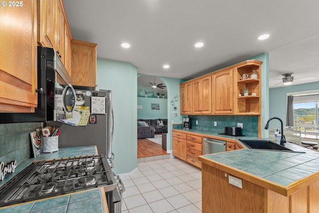 292 Jamie Loop, Roseburg, OR 97471 - kitchen featuring ceiling fan, stainless steel appliances, a sink, backsplash, and recessed lighting