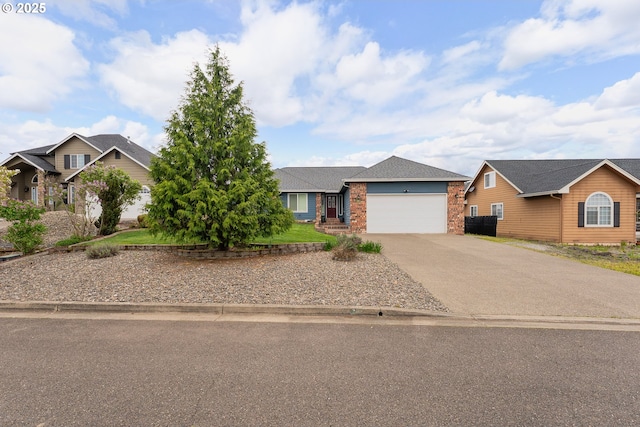 292 Jamie Loop, Roseburg, OR 97471 - ranch-style home with concrete driveway, an attached garage, and brick siding