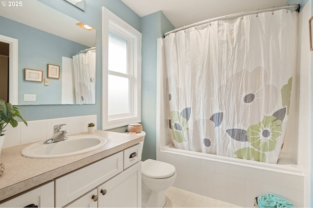 154 Ridgeway Rd, Lake Oswego, OR 97034 - bathroom with shower / tub combo with curtain, toilet, and vanity