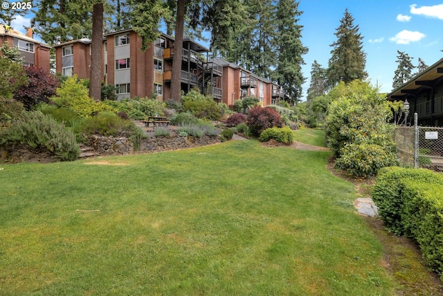 154 Ridgeway Rd, Lake Oswego, OR 97034 - view of green lawn