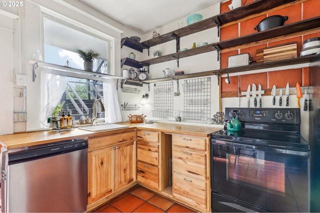 2058 NW Flanders St Unit 5-2, Portland, OR 97209 - dining area with light wood-style floors and a chandelier