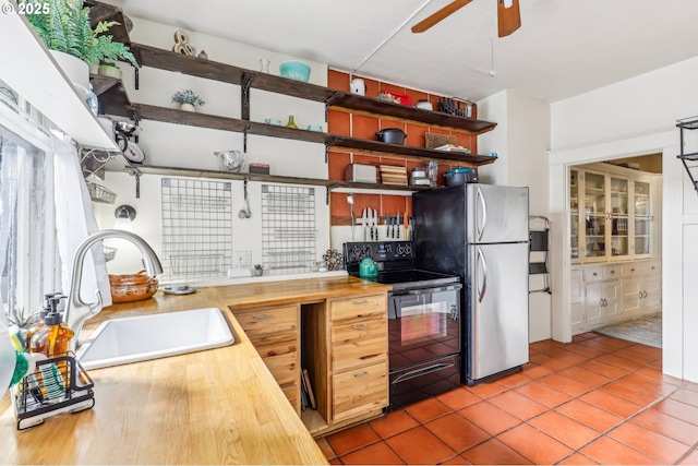 2058 NW Flanders St Unit 5-2, Portland, OR 97209 - dining area featuring a chandelier and light wood-style floors