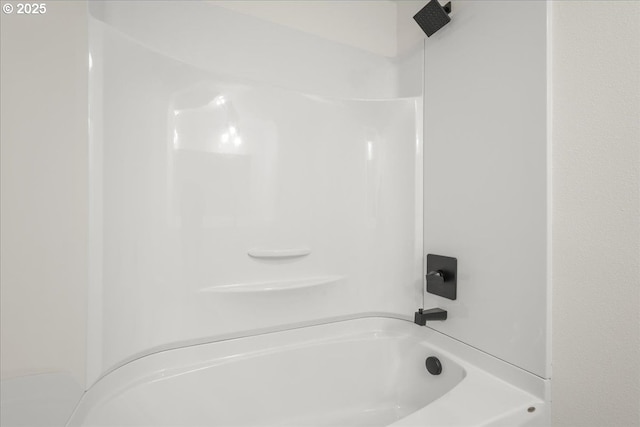 full bath with shower / tub combination