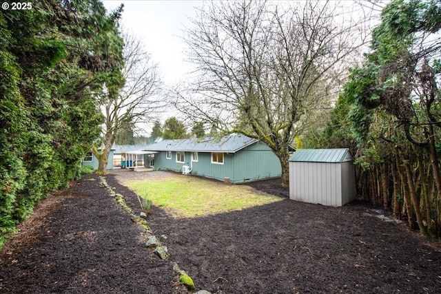 view of yard featuring an outbuilding and a storage unit