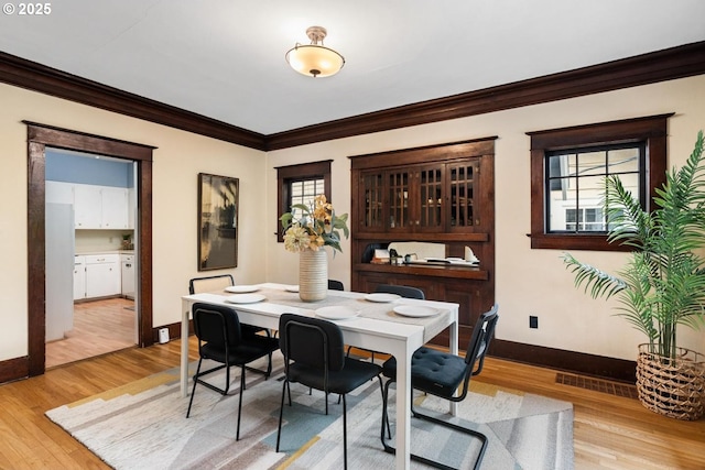 2522 NE 50th Ave, Portland, OR 97213 - dining space featuring light wood-style flooring, crown molding, and baseboards