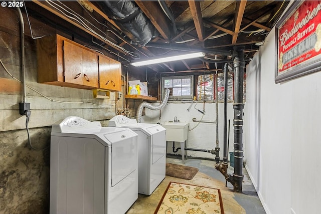 2522 NE 50th Ave, Portland, OR 97213 - clothes washing area with independent washer and dryer and cabinet space