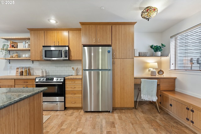 6708 N Richmond Ave, Portland, OR 97203 - kitchen with tasteful backsplash, open shelves, stainless steel appliances, and light wood-style flooring