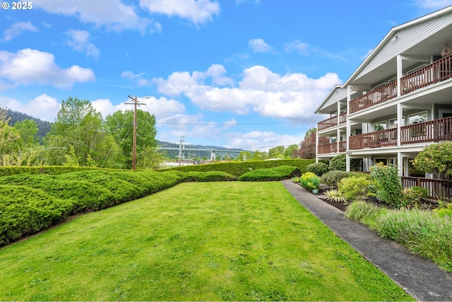 6708 N Richmond Ave, Portland, OR 97203 - view of yard featuring a balcony