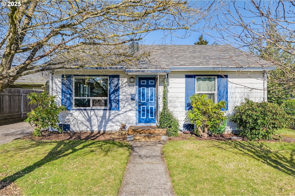 bungalow-style home featuring a front lawn