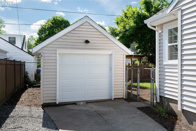 7327 N Washburne Ave, Portland, OR 97217 - detached garage with concrete driveway