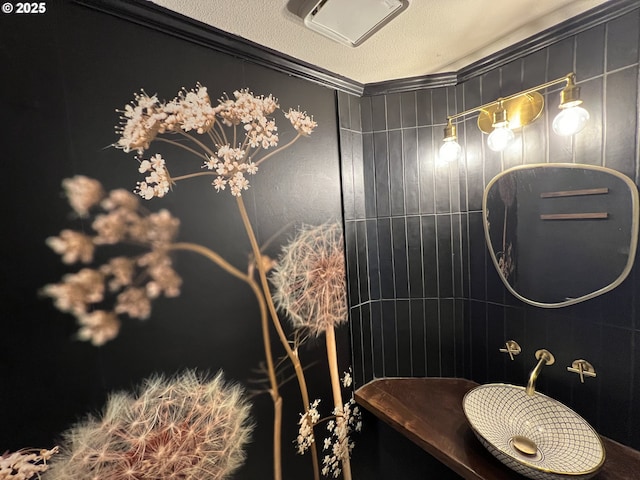 bathroom featuring crown molding