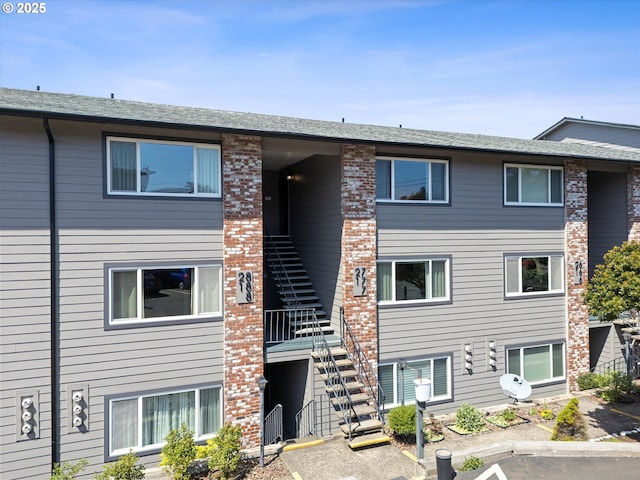 4229 SW Beach Ave Unit 27, Lincoln City, OR 97367 - view of building exterior with stairway