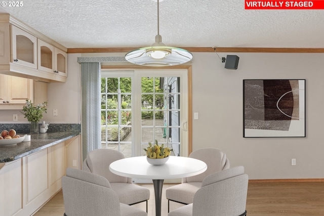 17445 S Beckman Rd, Oregon City, OR 97045 - dining room featuring light wood-style floors, crown molding, ceiling fan, a textured ceiling, and baseboards