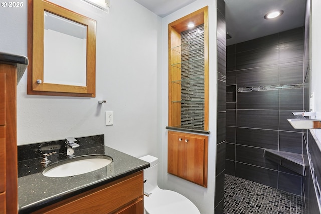 17445 S Beckman Rd, Oregon City, OR 97045 - bathroom featuring tiled shower, vanity, toilet, and recessed lighting
