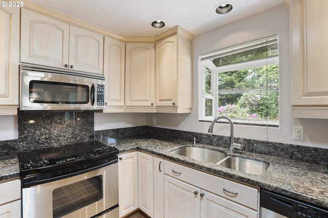 17445 S Beckman Rd, Oregon City, OR 97045 - kitchen featuring stainless steel appliances, a sink, dark stone countertops, recessed lighting, and tasteful backsplash