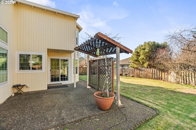 view of yard featuring a patio