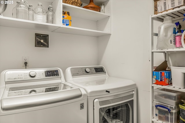 laundry area with laundry area and washing machine and clothes dryer