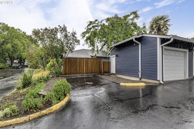 8396 SW Mohawk St, Tualatin, OR 97062 - view of garage