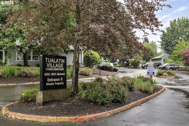 8396 SW Mohawk St, Tualatin, OR 97062 - community / neighborhood sign featuring an attached garage