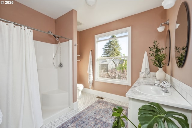 5106 N Bowdoin St, Portland, OR 97203 - bathroom featuring a shower with shower curtain, tile patterned floors, toilet, and double vanity