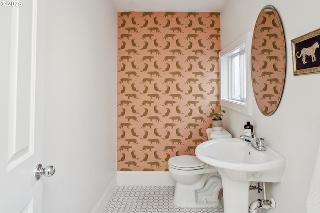 5106 N Bowdoin St, Portland, OR 97203 - bathroom featuring wallpapered walls, toilet, and baseboards