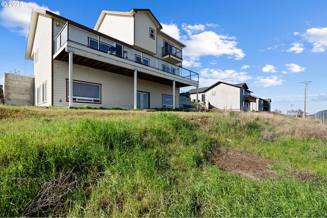 175 Truman Dr, Umatilla, OR 97882 - rear view of house featuring a balcony