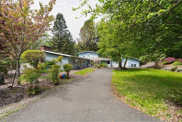 view of front of property with a front lawn