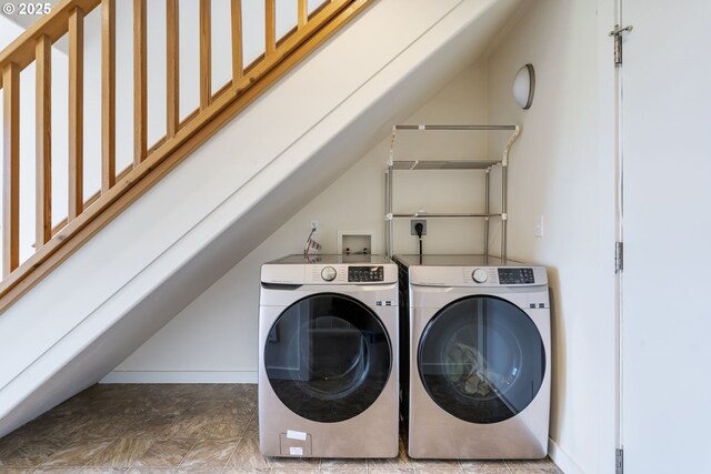 1105 29th St, Hood River, OR 97031 - laundry area featuring washing machine and clothes dryer and baseboards