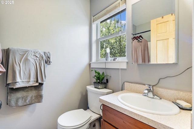 1105 29th St, Hood River, OR 97031 - full bath with vanity, toilet, and a shower with curtain