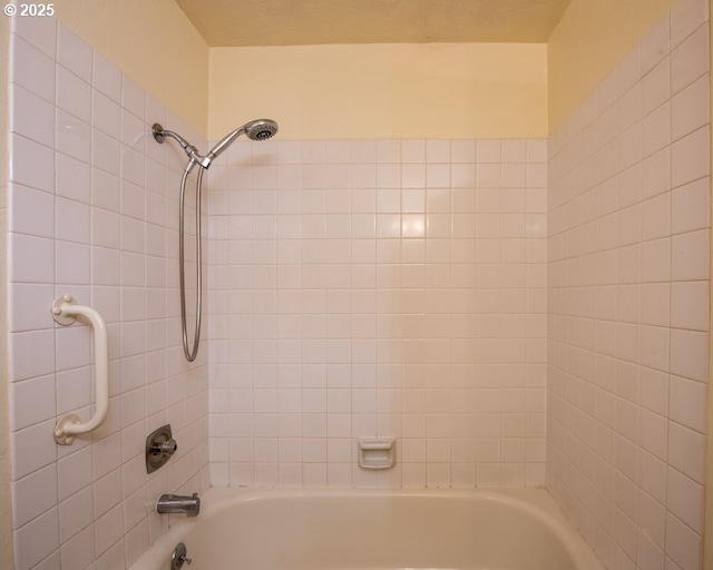 4631 Daisy St, Springfield, OR 97478 - bathroom with shower / tub combination