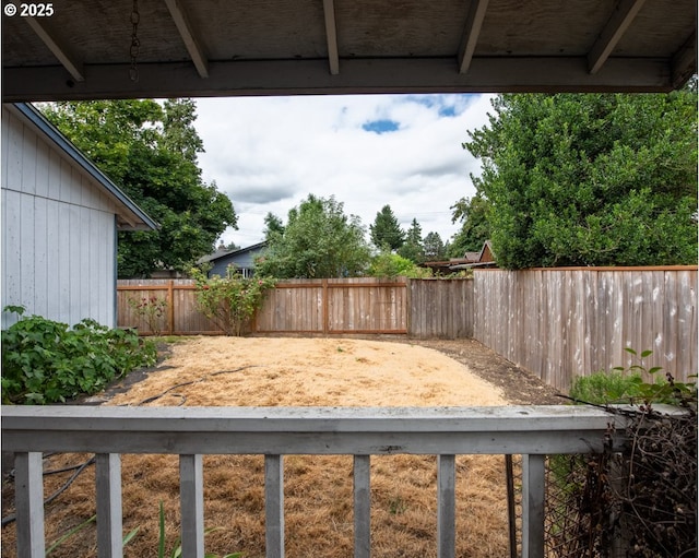 4631 Daisy St, Springfield, OR 97478 - view of fenced yard