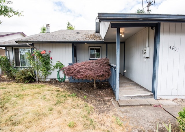 4631 Daisy St, Springfield, OR 97478 - property entrance with a yard