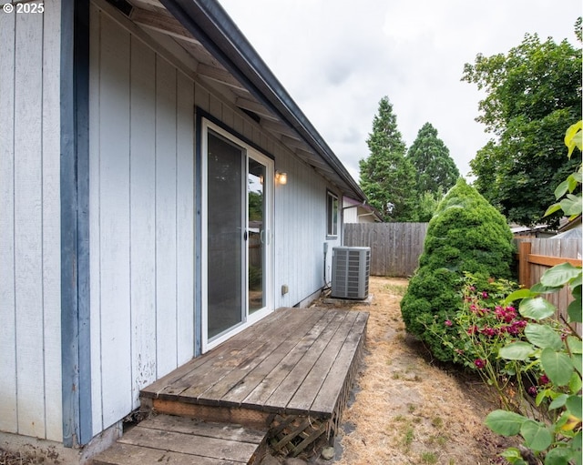 4631 Daisy St, Springfield, OR 97478 - view of wooden deck