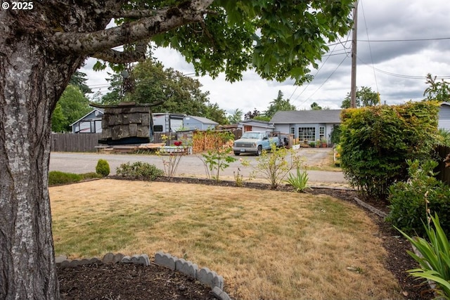 4631 Daisy St, Springfield, OR 97478 - view of yard featuring concrete driveway