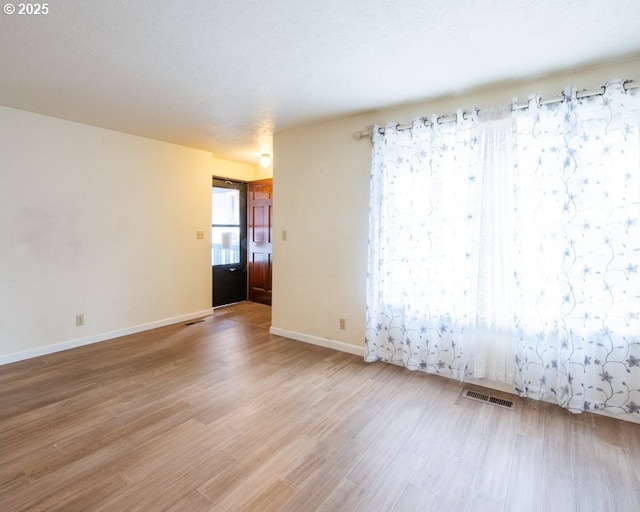 4631 Daisy St, Springfield, OR 97478 - spare room with light wood-style flooring and baseboards