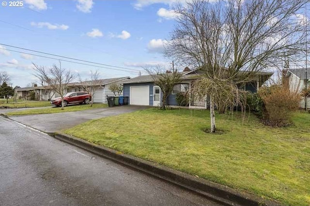 view of front of house featuring aphalt driveway, a garage, and a front yard