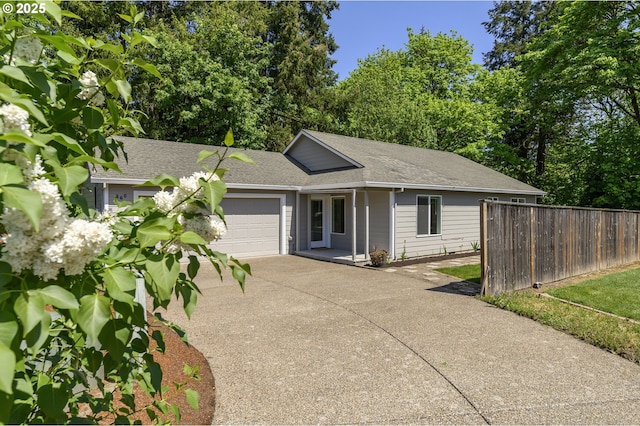 865 SE Roberts Ct, Mcminnville, OR 97128 - single story home with fence, an attached garage, concrete driveway, and roof with shingles