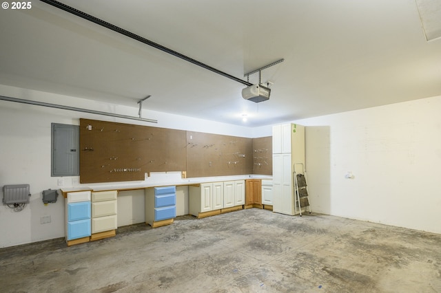 865 SE Roberts Ct, Mcminnville, OR 97128 - garage with a garage door opener and electric panel