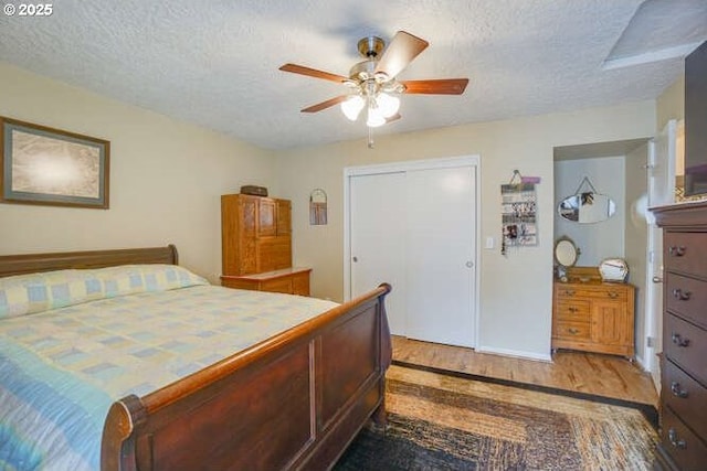 2919 SE 3rd Ave, Camas, WA 98607 - bedroom with a textured ceiling, light wood-style floors, ceiling fan, and a closet