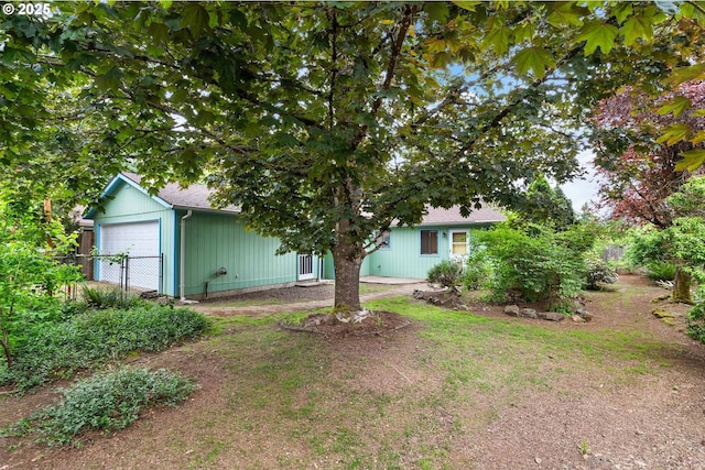 7940 SE 75th Pl, Portland, OR 97206 - view of yard with a garage